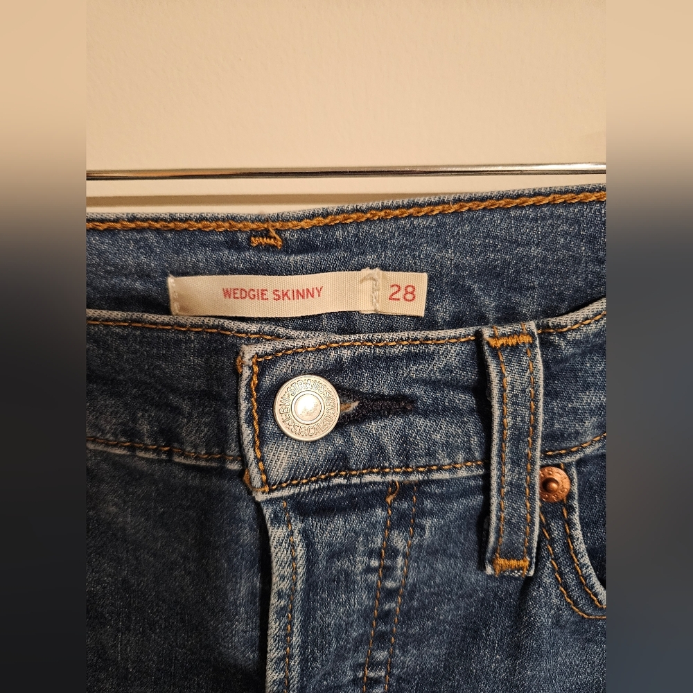 Levi's Wedgie Jeans - Picture 5 of 8